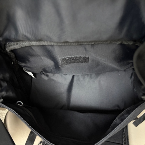 Brevite The Runner Camera Backpack - Picture 6 of 14